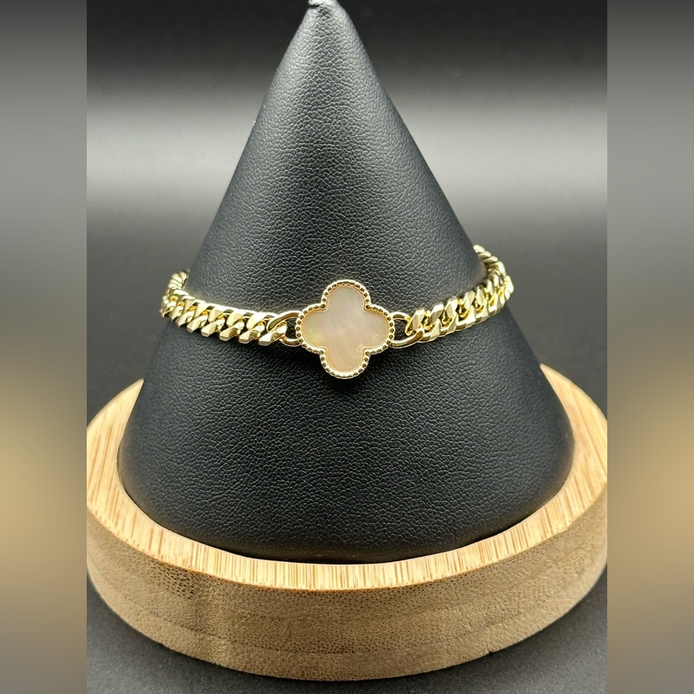 14K Yellow Gold Filled Mother of Pearl Clover Curb Chain Bracelet – 7"-8"